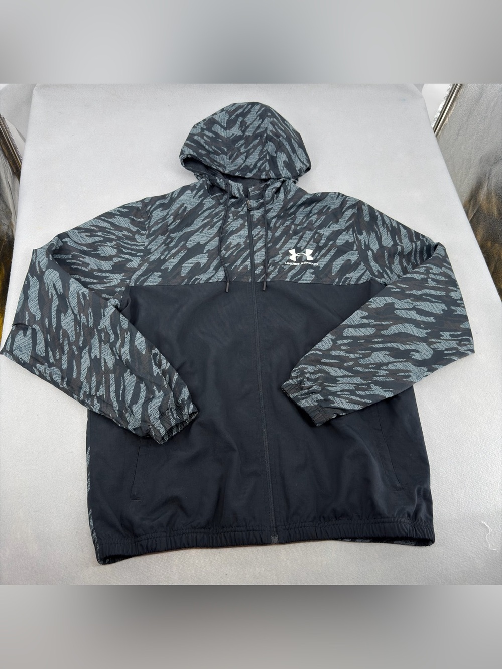 Under Armour Black Camo Full Zip Windbreaker Jacket Medium Mens